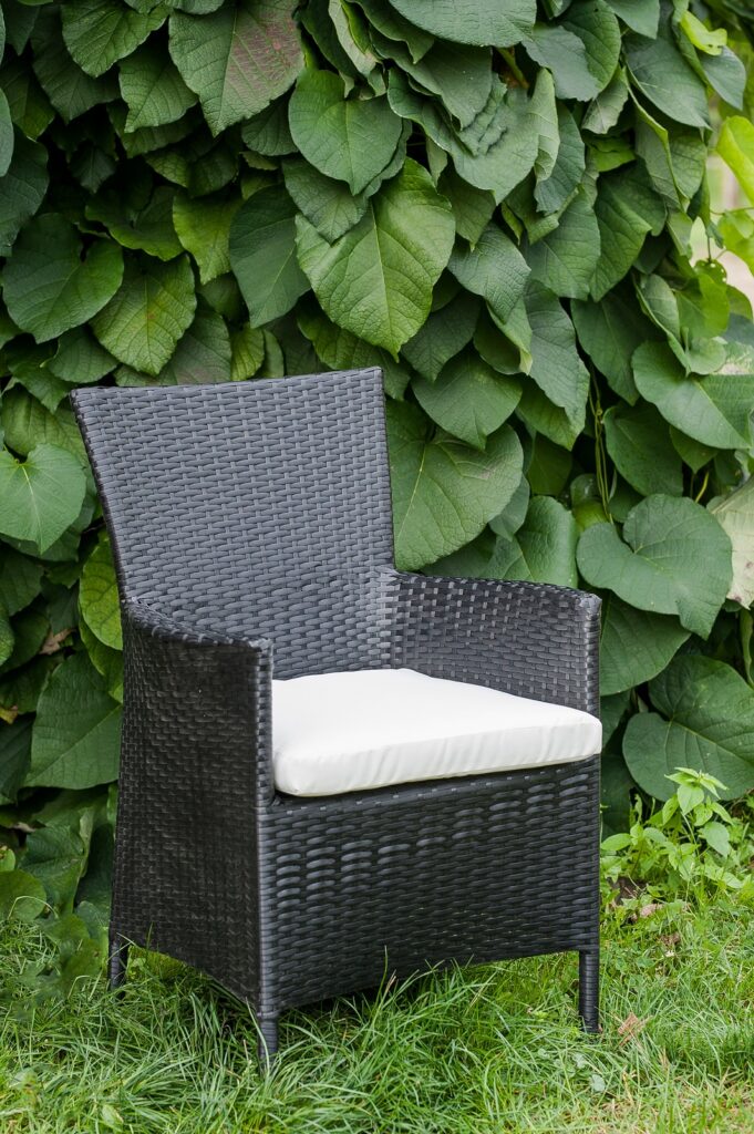 krzesło ogrodowe z technorattanu